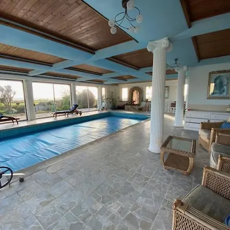 Holiday home Coastal Family Home, Sea Views, Indoor Pool