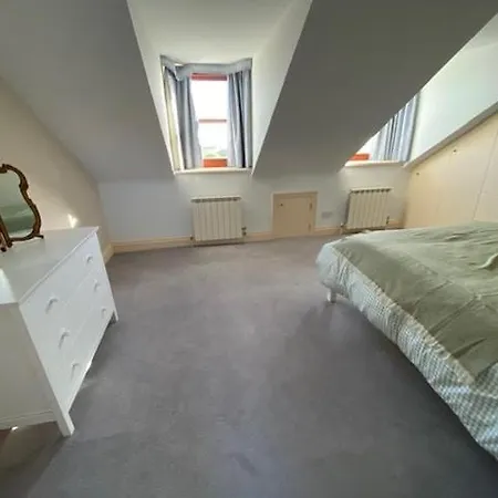 Coastal Family Home, Sea Views, Indoor Pool Holiday home