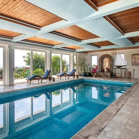 Holiday home Coastal Family Home, Sea Views, Indoor Pool St Ouen's