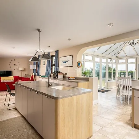 Holiday home Coastal Family Home, Sea Views, Indoor Pool St Ouen's