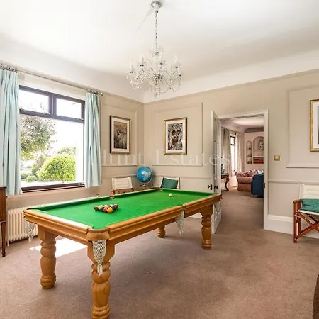 Holiday home Coastal Family Home, Sea Views, Indoor Pool