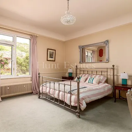 Holiday home Coastal Family Home, Sea Views, Indoor Pool