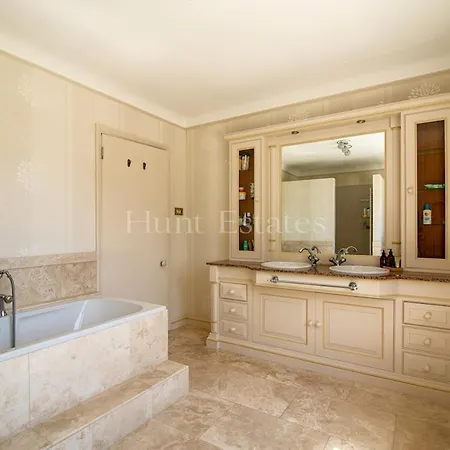 Coastal Family Home, Sea Views, Indoor Pool * St Ouen's